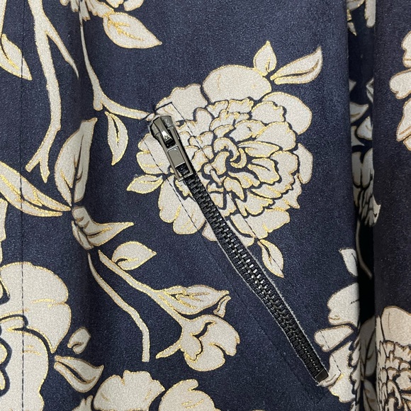 NWOT Navy jacket with white floral print and gold metallic accents. - Picture 3 of 6